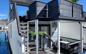 Floating House - Marina Pearl
